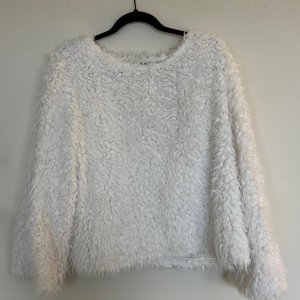 White fluffy sweater. Like new/great condition. Size Large